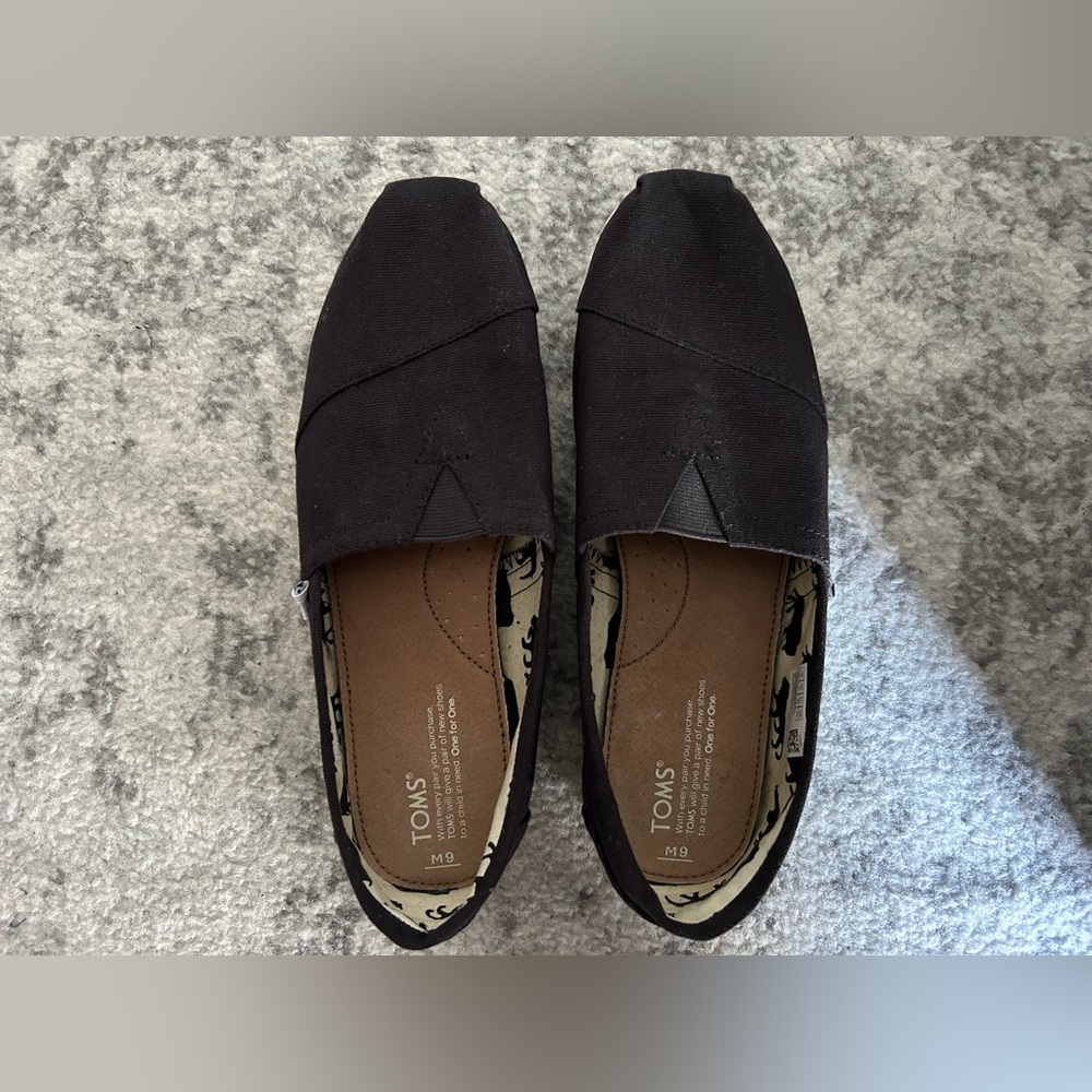 TOMS Men’s Black Loafers Slip-Ons NWOT